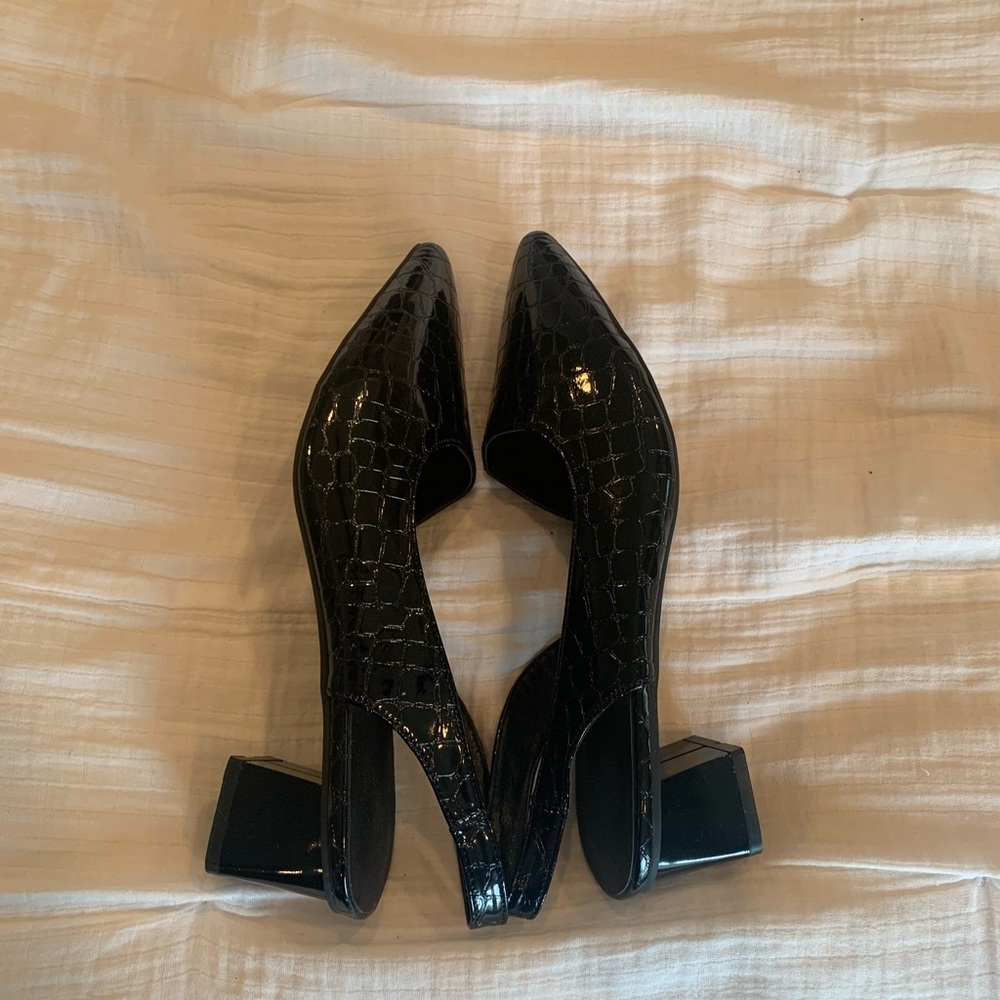 Chic Black Croc-Patterned Slingback Heels - image 2